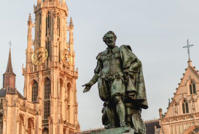 Antwerp city guide.Rubens statue.02 Rubens statue with Antwerp`s Cathedral of Our Lady (Dutch: Onze-Lieve-Vrouwekathedraal) at the backdrop