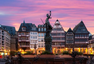 Frankfurt city guide.Römerberg.01 Statue of Lady Justice at Römerberg square in Frankfurt at sunset