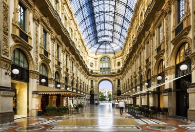 Milan city guide.Galleria Vittorio Emanuele.02 Galleria Vittorio in Milan from the inside