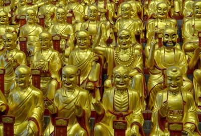 Shanghai city guide.Longua Temple.02 Golden figures of Buddha, Longua Temple Shanghai
