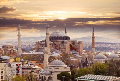 Istanbul city guide.Hagia Sophia.01 Hagia Sofia when evening falls over Istanbul