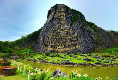 Pattaya city guide.Khao Chi Chan Mountain.01 The mountain of Khao Chi Chan near Pattaya with a large golden image of Buddha carved in stone