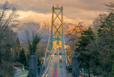 Vancouver city guide.Lions Gate Bridge.01 Entry to Lions Gate bridge in Vancouver