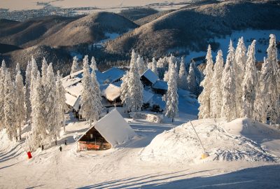 Brasov city guide.Poiana Brasov ski resort.02 Snow-covered chalets in Poiana Brasov ski resort