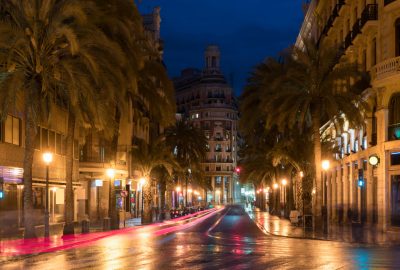 Valencia city guide.nightlife.02 Old street of Valencia at night
